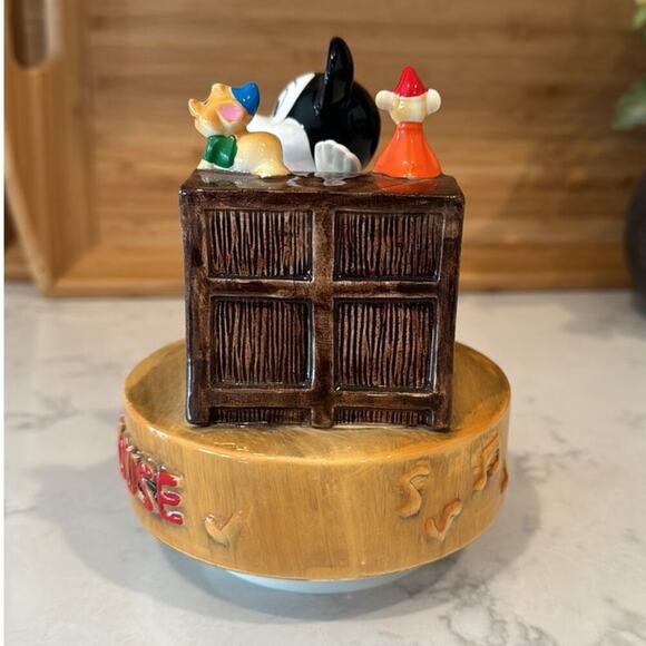 Vintage Mickey Mouse Playing Piano With  Mice Watching music box 1987 - Picture 2 of 8